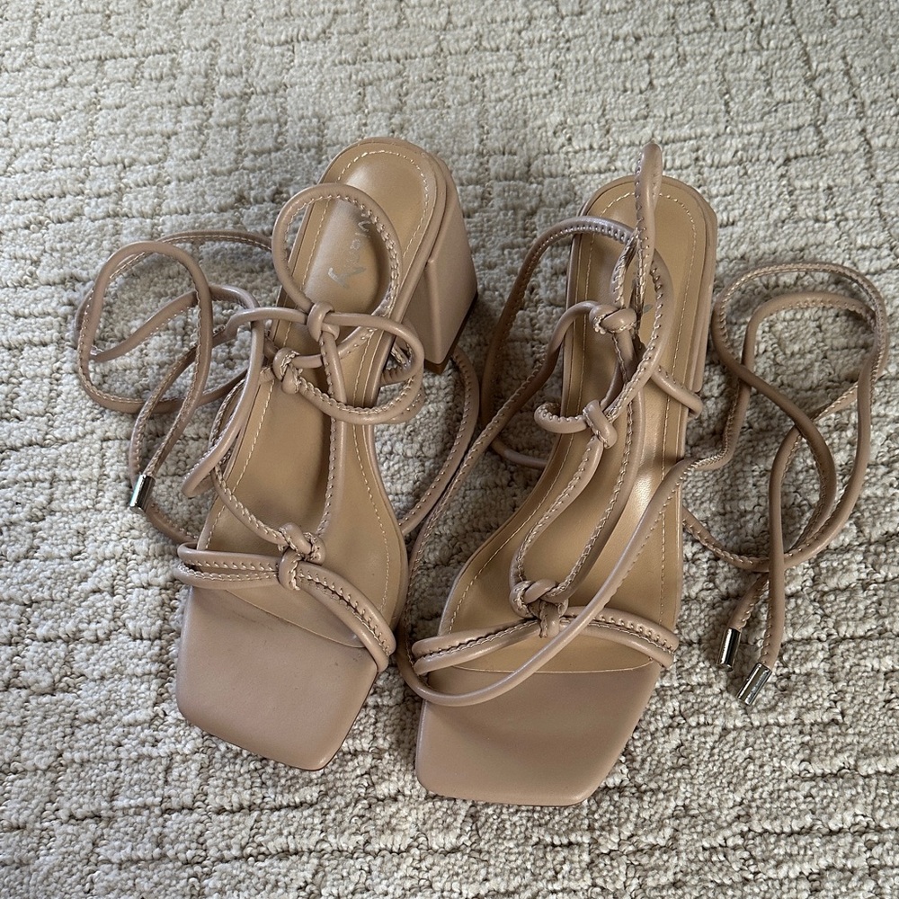 Elegant Tan Strappy Sandals